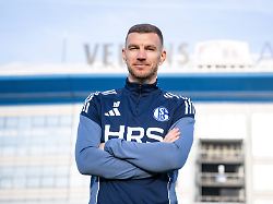 "Größte Familie Deutschlands!": Warum der FC Schalke 04 Stars wie Raúl und Džeko so fasziniert