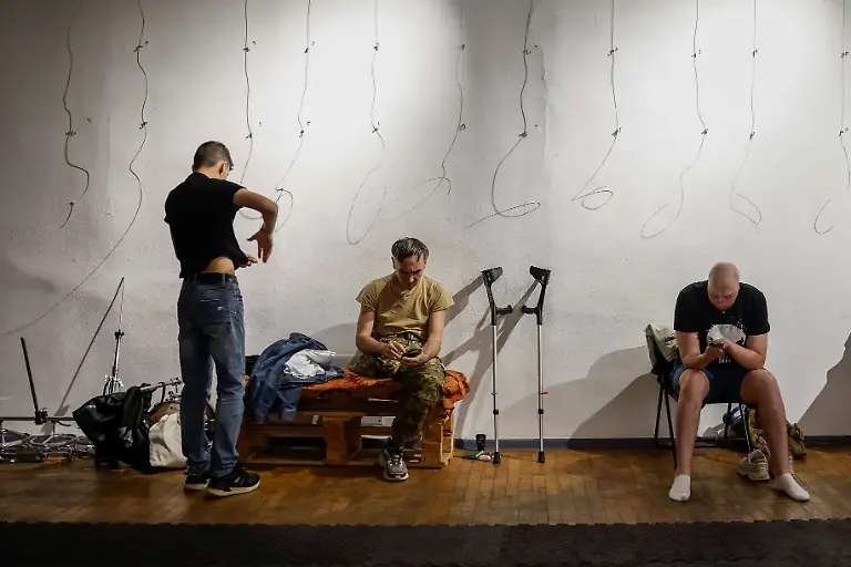 2026-01-22T080246Z_1975604456_RC2XMGAGMONG_RTRMADP_3_UKRAINE-CRISIS-VETERANS-THEATRE