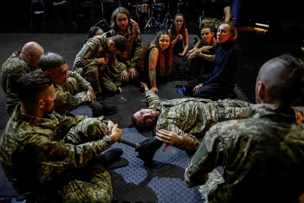 Olha-Semoshkina-top-right-chief-choreographer-of-the-Veterans-Theatre-group-talks-to-the-actors-before-the-premiere-of-an-18th-century-Ukrainian-parody-of-Virgil-s-Aeneid-amid-Russia-s-attack-on-Ukraine-in-Kyiv-Ukraine-December-4-2025-Fellow-member-and-veterans-psychologist-Yehor-Babenko-27-said-the-transformative-trauma-of-serious-injury-often-compels-people-to-seek-meaning-in-something-new-He-said-it-was-critical-for-his-fellow-comrades-to-understand-that-life-does-not-simply-end-after-a-serious-injury-Sometimes-you-understand-it-s-the-opposite-that-it-just-starts-getting-going-REUTERS-Alina-Smutko-SEARCH-UKRAINE-SMUTKO-THEATRE-FOR-THIS-STORY-SEARCH-WIDER-IMAGE-FOR-ALL-STORIES