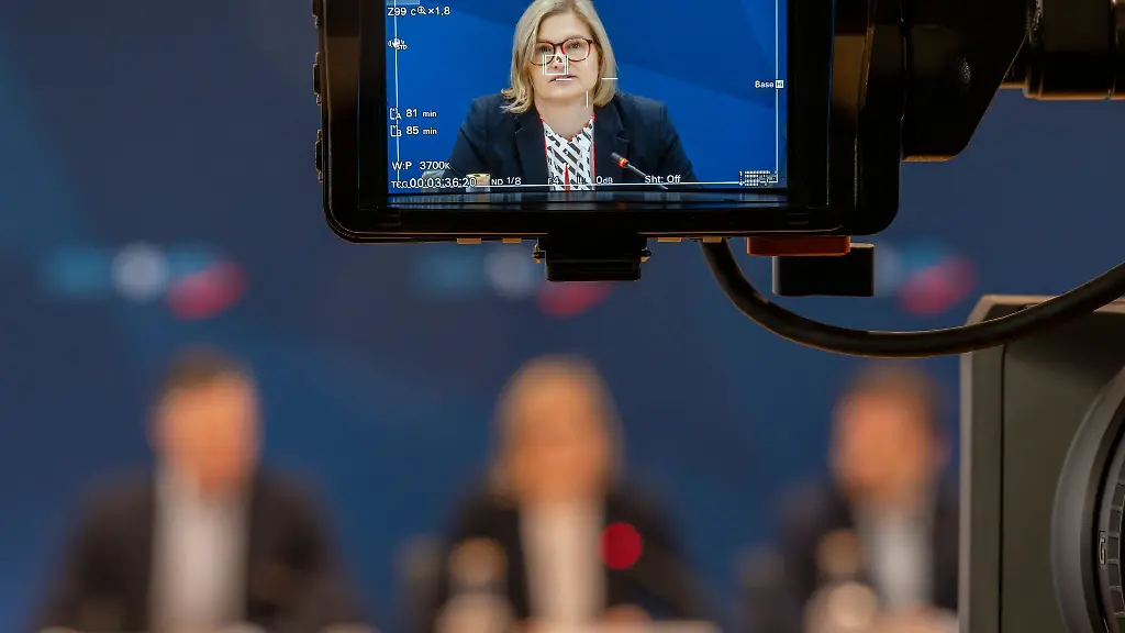 Die-bayerische-Landtags-AfD-verschaerft-ihren-Kurs-weiter