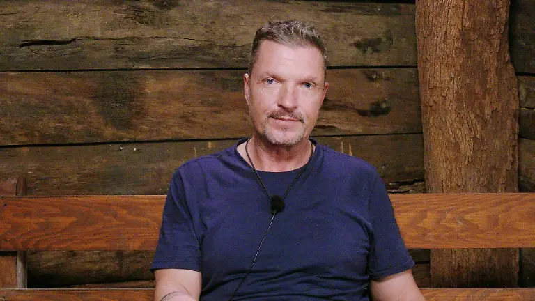 ACHTUNG-SPERRFRIST-FUeR-ALLE-MEDIEN-BIS-ZUM-SHOWENDE-FREITAG-23-JANUAR-2026-23-50-UHR-Hardy-Krueger-im-Dschungeltelefon-des-Camps-Die-Verwendung-des-sendungsbezogenen-Materials-ist-nur-mit-dem-Hinweis-und-Verlinkung-auf-RTL-gestattet