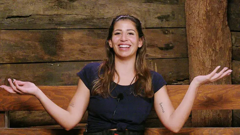 ACHTUNG-SPERRFRIST-FUeR-ALLE-MEDIEN-BIS-ZUM-SHOWENDE-FREITAG-23-JANUAR-2026-23-50-UHR-Eva-Benetatou-m-Dschungeltelefon-des-Camps-Die-Verwendung-des-sendungsbezogenen-Materials-ist-nur-mit-dem-Hinweis-und-Verlinkung-auf-RTL-gestattet