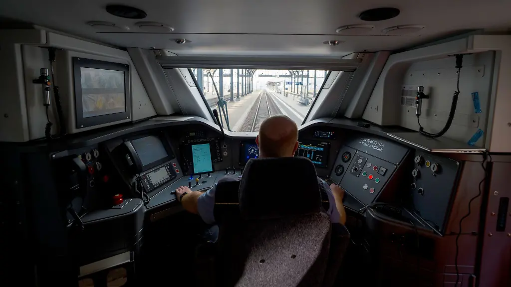 Fahrt-des-Batteriezugs-Wiesbaden-Niedernhausen