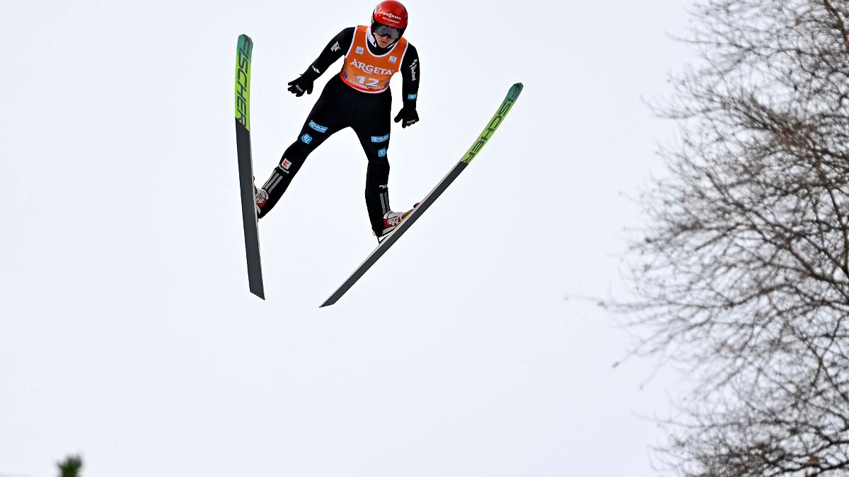 Olympia-futsch-jetzt-vorn-dabei-Karl-Geiger-findet-bei-Skisprung-WM-sein-Lachen-zur-ck