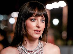 Neue Beziehung?: Dakota Johnson turtelt mit Musiker Role Model durch Los Angeles