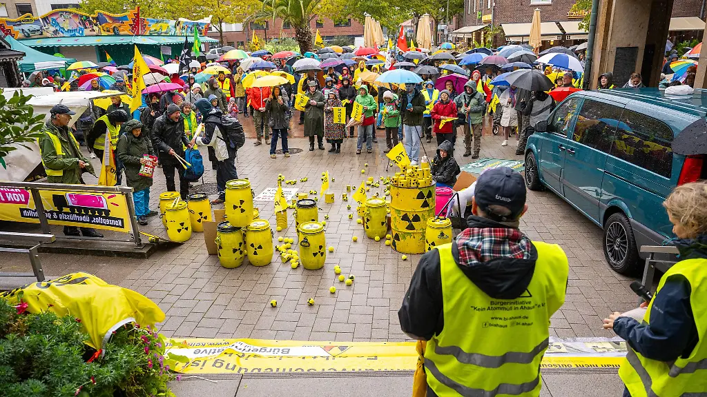 Immer-wieder-kommt-es-zu-Protesten-gegen-die-geplanten-Castortransporte-durch-Nordrhein-Westfalen-wie-hier-am-4-Oktober-2025-in-Ahaus