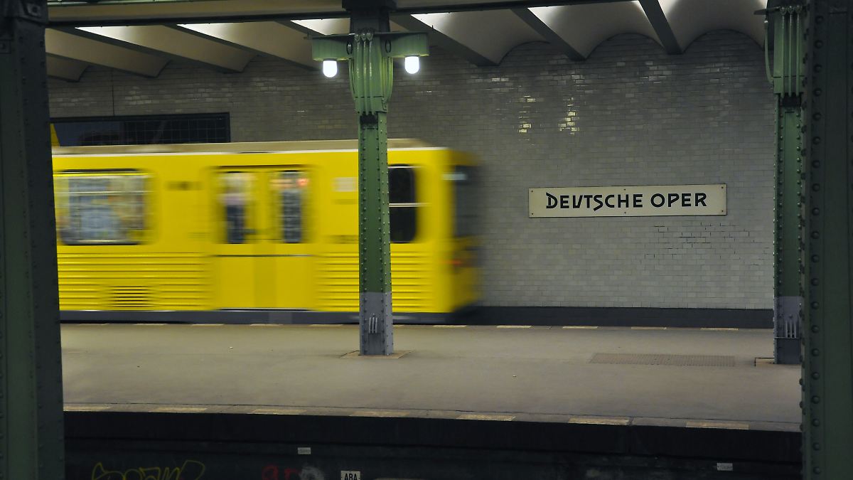 Zigarette-im-Gleisbett-Teenager-stirbt-durch-Stromschlag-in-Berliner-U-Bahnhof