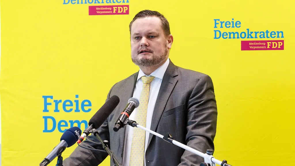 Der-FDP-Landesvorsitzende-Rene-Domke-will-dass-seine-Partei-als-Alternative-der-Vernunft-in-den-Landtagswahlkampf-2026-zieht