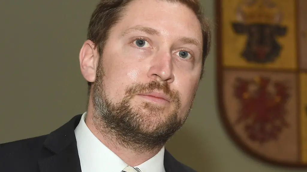 Der-Jurist-und-Hochschullehrer-Jakob-Schirmer-fuehrt-als-Spitzenkandidat-die-FDP-in-den-Landtagswahlkampf-2026