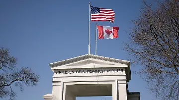 2025-04-02T225943Z_663930453_RC2YPDAM2MFB_RTRMADP_3_USA-TRUMP-TARIFFS-CANADA