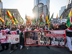 Hessen: Tausende bei pro-kurdischer Demonstration in Frankfurt