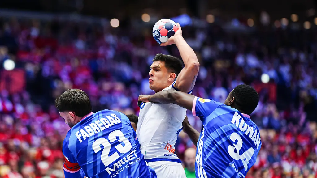 Ludovic-Fabregas-Frankreich-23-Francisco-Costa-Portugal-26-Karl-Konan-Frankreich-34-DEN-Frankreich-vs-Portugal-Handball-EHF-Europameisterschaft-2026-Hauptrunde-Spieltag-2-24-01