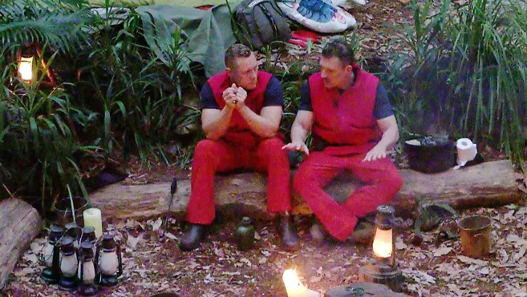 ACHTUNG-SPERRFRIST-FUeR-ALLE-MEDIEN-BIS-ZUM-SHOWENDE-SAMSTAG-24-JANUAR-2026-22-30-UHR-Am-Lagerfeuer-sprechen-Hardy-Krueger-r-und-Patrick-Romer-offen-ueber-Alkoholkonsum-und-dessen-Folgen-Die-Verwendung-des-sendungsbezogenen-Materials-ist-nur-mit-dem-Hinweis-und-Verlinkung-auf-RTL-gestattet