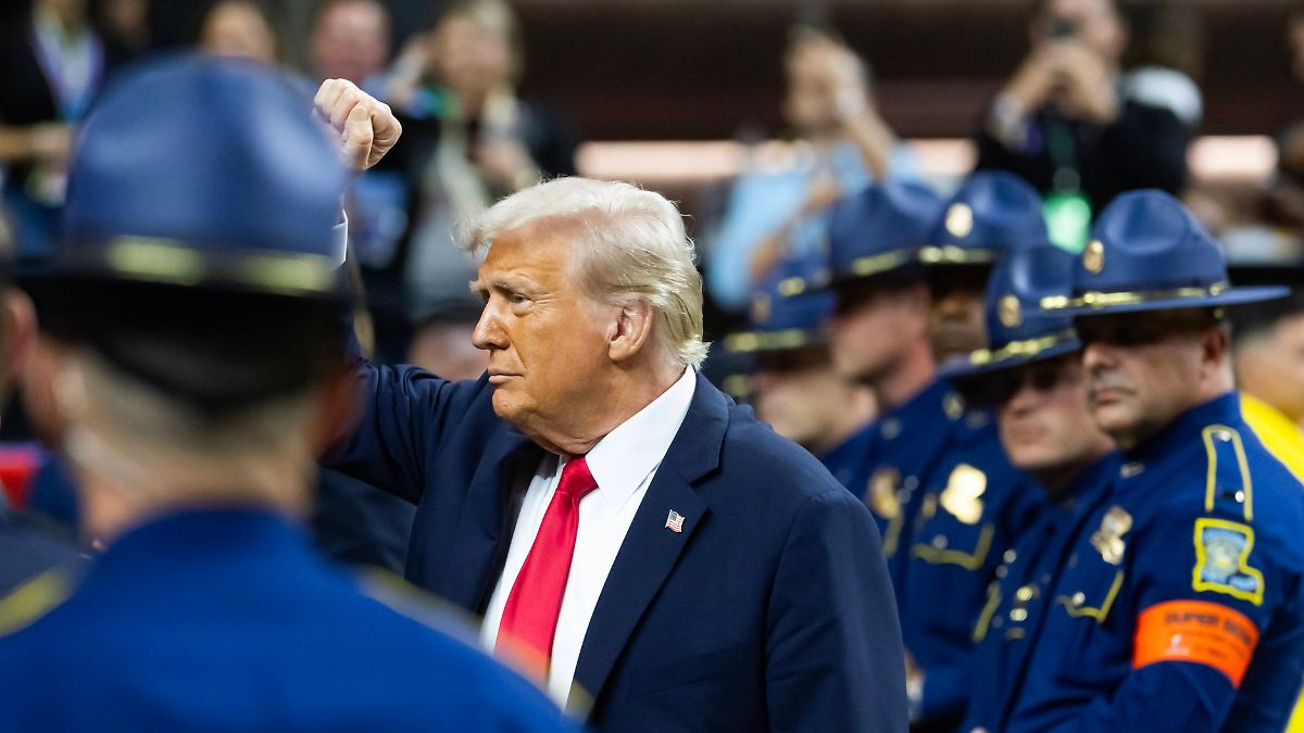 K-nstler-ver-rgern-US-Pr-sident-rger-um-American-Idiot-Trump-p-belt-und-bleibt-Super-Bowl-fern