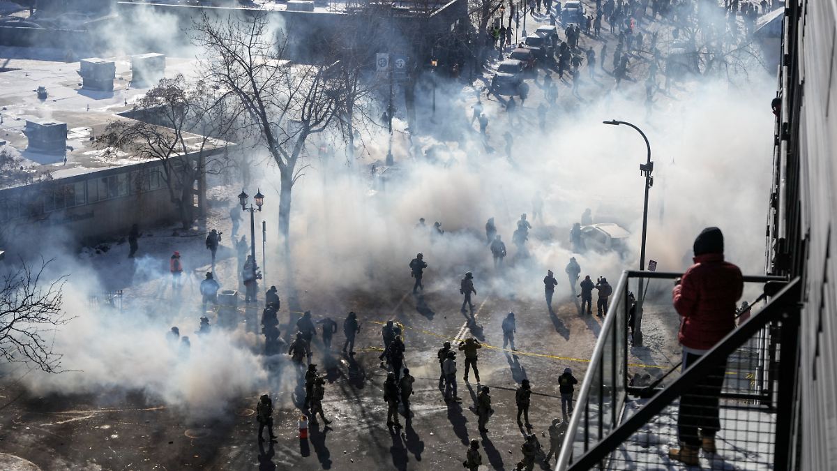 Brutal-gegen-eigene-Bev-lkerung-Trump-macht-St-dte-mit-ICE-zu-Schlachtfeldern-und-verliert