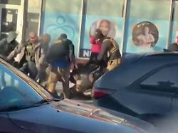 Vance teilt "Attentäter"-Post: Eltern des von ICE Getöteten werfen US-Regierung "abscheuliche Lüge" vor