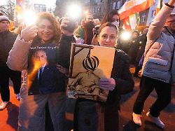 Hessen: Leuchten für einen freien Iran - Proteste in Frankfurt