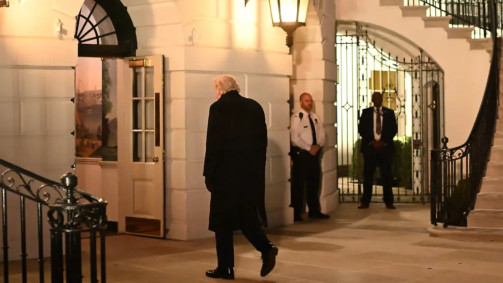 US-President-Donald-Trump-walks-from-the-South-Lawn-upon-arrival-at-the-White-House-in-Washington-DC-on-January-22-2026-Trump-returned-from-the-World-Economic-Forum-WEF-in-Davos-Switzerland-where-he-backed-down-on-threats-to-seize-Greenland-by-force-from-ally-Denmark-announcing-a-vague-deal-aimed-at-ensuring-security-of-the-Arctic-territory-on-January-21-2026