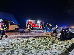 Niedersachsen & Bremen: Auto landet im Gegenverkehr - Ein Schwerverletzter