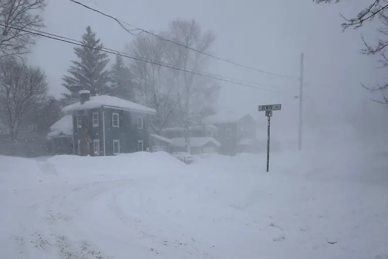Strong-winds-kick-up-snow-in-Lowville-New-York-on-Friday-Jan-23-2026