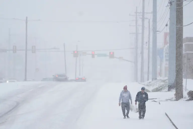 People-walk-through-the-snow-during-a-winter-storm-Saturday-Jan-24-2026-in-Nashville-Tenn