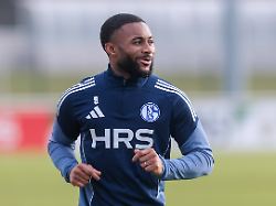 Millionen weg, Stürmer wieder da: Bei Schalke 04 kocht nach geplatztem Transfer die Wut hoch