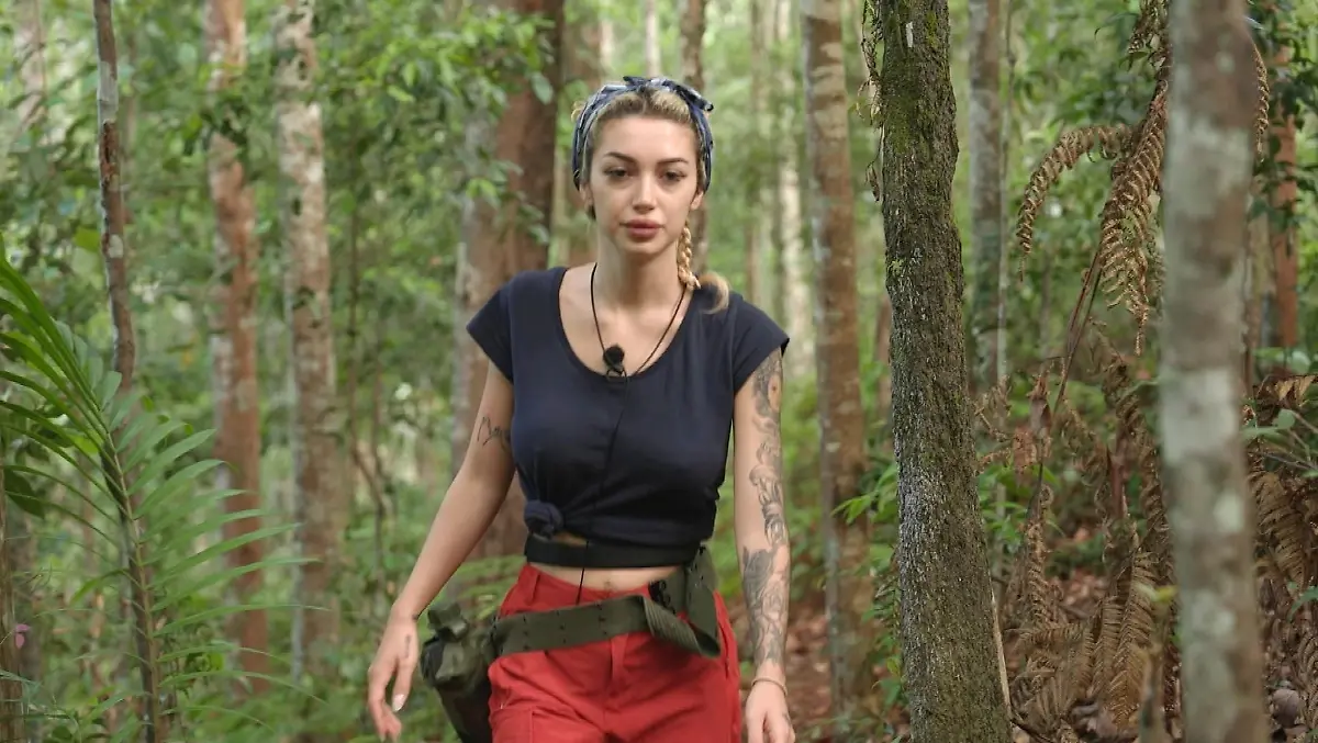 ACHTUNG-SPERRFRIST-FUeR-ALLE-MEDIEN-BIS-ZUM-SHOWENDE-SONNTAG-25-JANUAR-2026-20-55-UHR-Ariel-auf-dem-Weg-zur-Dschungelpruefung-Wo-Kabel-Test-Die-Verwendung-des-sendungsbezogenen-Materials-ist-nur-mit-dem-Hinweis-und-Verlinkung-auf-RTL-gestattet