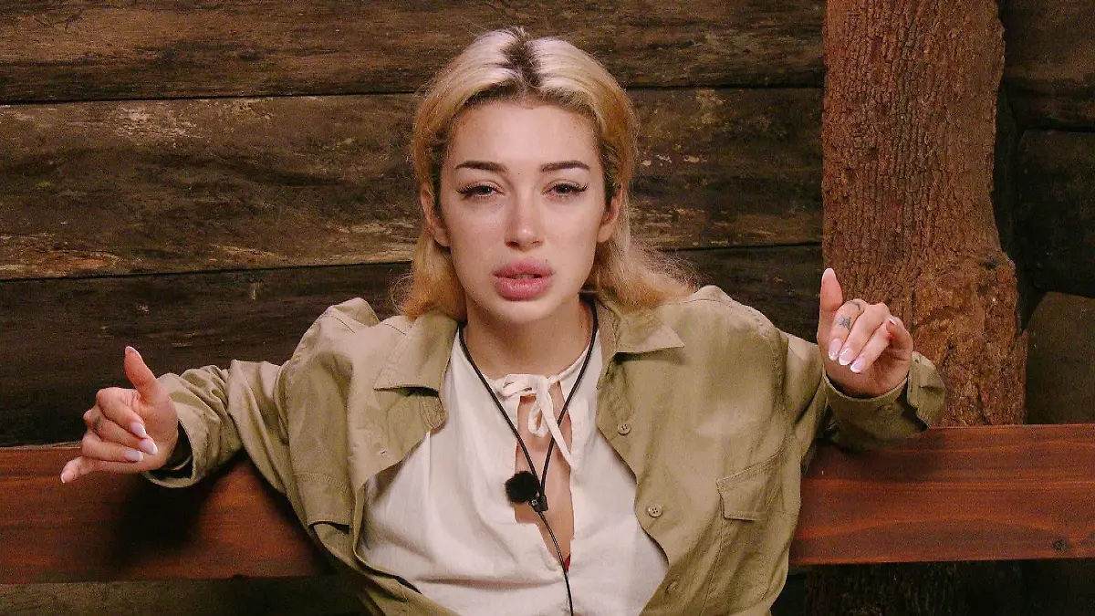 ACHTUNG-SPERRFRIST-FUeR-ALLE-MEDIEN-BIS-ZUM-SHOWENDE-SONNTAG-25-JANUAR-2026-20-55-UHR-Es-war-wie-Live-Kino-zieht-Ariel-nach-der-Diskussion-von-Eva-und-Samira-Bilanz-im-Dschungeltelefon-Die-Verwendung-des-sendungsbezogenen-Materials-ist-nur-mit-dem-Hinweis-und-Verlinkung-auf-RTL-gestattet