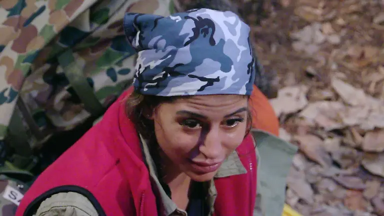 ACHTUNG-SPERRFRIST-FUeR-ALLE-MEDIEN-BIS-ZUM-SHOWENDE-SONNTAG-25-JANUAR-2026-20-55-UHR-Die-Kissenbombe-platzt-Eva-Benetaou-bekommt-von-Samira-den-Text-auf-ihrem-bedruckten-Kissen-vorgelesen-Samira-ist-so-richtig-in-Rage-und-Eva-kommt-kaum-zu-Wort-Die-Verwendung-des-sendungsbezogenen-Materials-ist-nur-mit-dem-Hinweis-und-Verlinkung-auf-RTL-gestattet