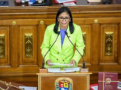 Rodríguez will Ölsektor öffnen : Venezuelas Übergangspräsidentin stellt Gespräche mit Opposition in Aussicht