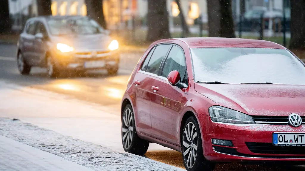 Autofahrerin-Niedersachsen-kommen-auf-glatten-Strassen-ins-Rutschen