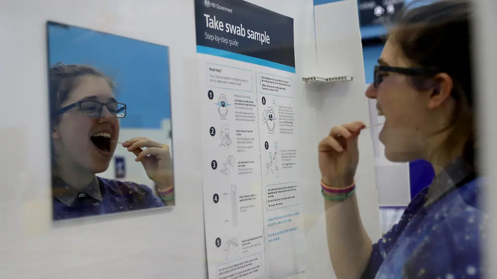 2020-11-27T112521Z-456299257-RC2NBK9IEIPY-RTRMADP-3-HEALTH-CORONAVIRUS-BRITAIN-STUDENTS