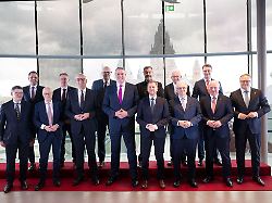 Sachsen-Anhalt: "Klar" und "pragmatisch": Länderchefs würdigen Haseloff