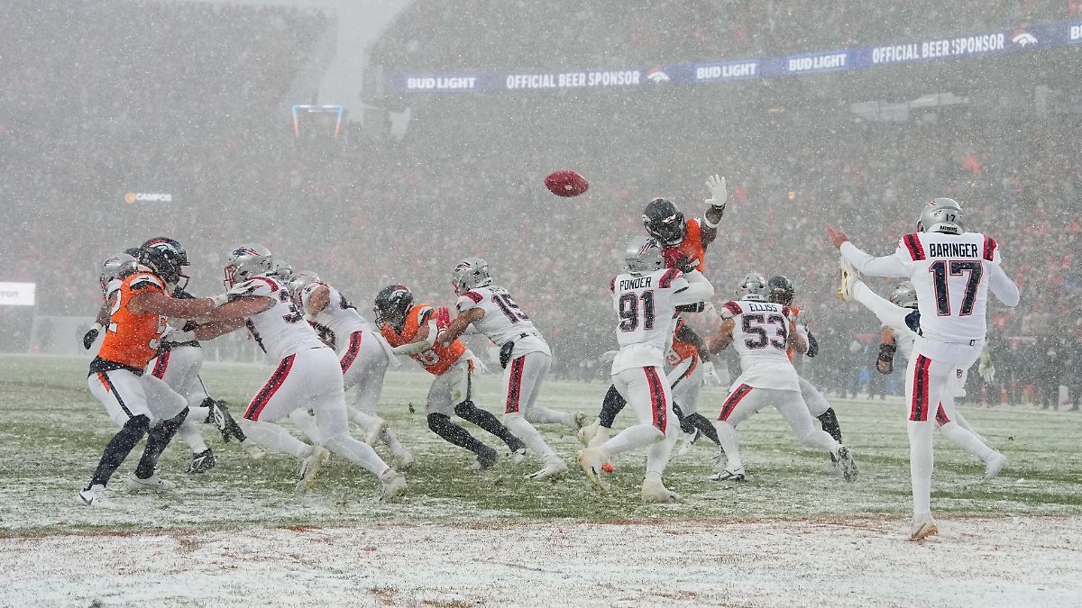 Im-Super-Bowl-gegen-Seattle-Patriots-gewinnen-dramatische-Schneeschlacht-in-Denver