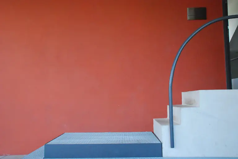 Eingang-zu-einem-Haus-des-Architekten-Le-Corbusier-in-der-Weissenhofsiedlung-in-Stuttgart-iblsir00254743-Bitte-beachten-Sie-die-gesetzlichen-Bestimmungen-des-deutschen-Urheberrechtes-hinsichtlich-der-Namensnennung-des-Fotografen-im-direkten-Umfeld-der-Veroeffentlichung