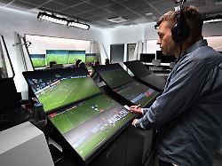 Bald auch Check von Eckstößen?: Schiri-Boss Drees attackiert übergriffige VAR-Pläne