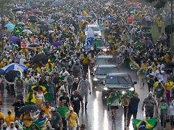 Dutzende im Krankenhaus: 89 Verletzte nach Blitzeinschlag bei Bolsonaro-Demo