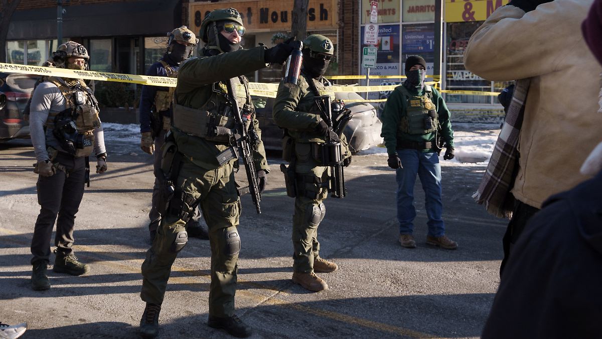 US-Regierung-spricht-von-Notwehr-Videobilder-zeigen-Alex-Pretti-war-keine-Gefahr-f-r-ICE-Kr-fte