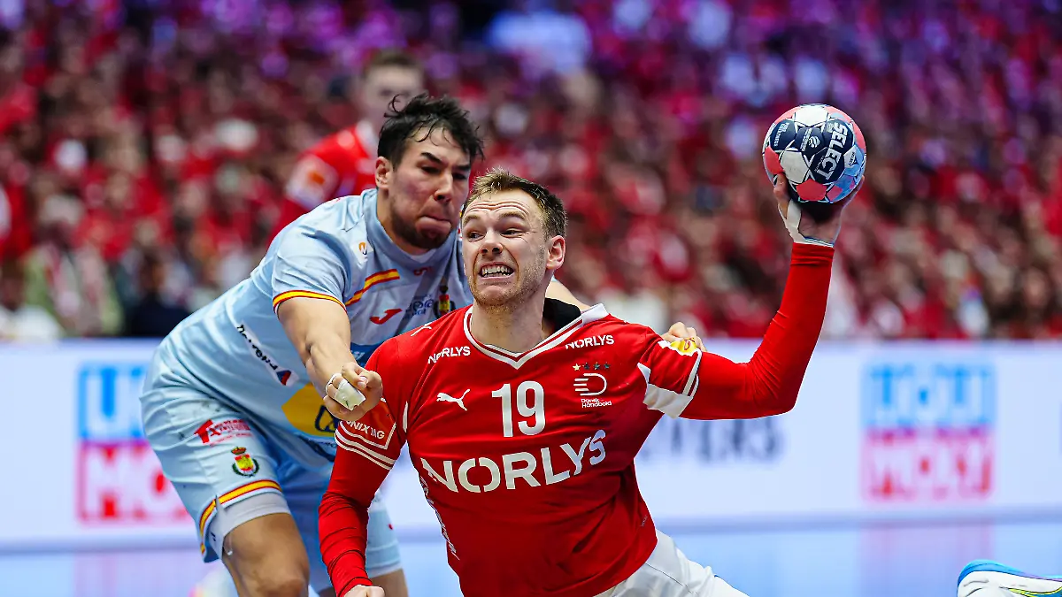Daniel-Dujshebaev-Spanien-24-Mathias-Gidsel-Daenemark-19-DEN-Spanien-vs-Daenemark-Handball-EHF-Europameisterschaft-2026-Hauptrunde-Spieltag-2-24-01