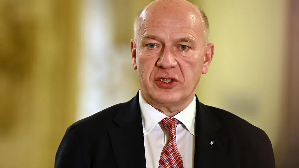 Viele-Berliner-blicken-kritisch-auf-die-Arbeit-des-Regierenden-Buergermeisters-Kai-Wegner