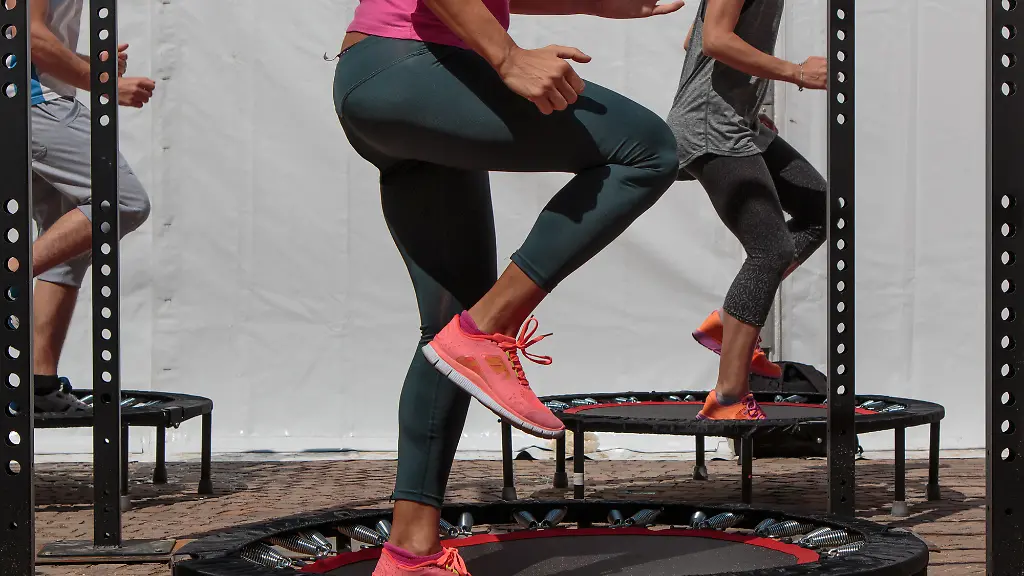 Trampolinspringen-hat-es-in-sich-und-verbrennt-mehr-Kalorien-als-viele-denken