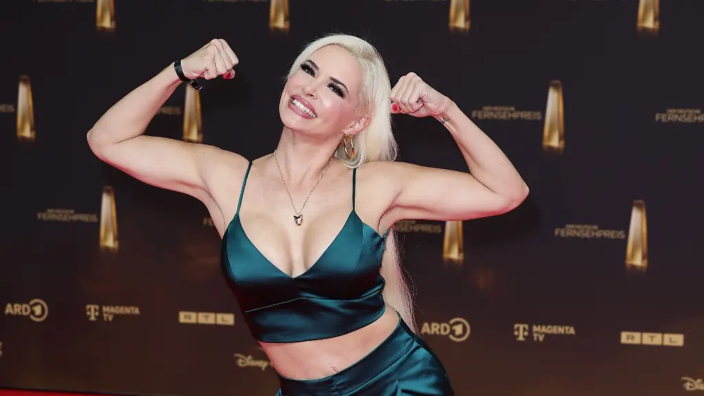 COLOGNE-GERMANY-SEPTEMBER-25-Daniela-Katzenberger-arrives-for-the-German-Television-Award-Deutscher-Fernsehpreis-at-MMC-Studios-on-September-25-2024-in-Cologne-Germany-The-German-Television-Prize-has-been-awarded-since-1999-to-honor-outstanding-achievements-in-television