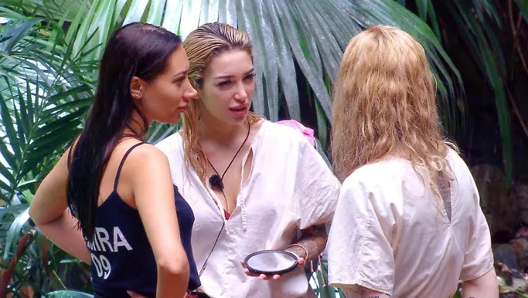 ACHTUNG-SPERRFRIST-FUeR-ALLE-MEDIEN-BIS-ZUM-SHOWENDE-MONTAG-26-JANUAR-2026-22-30-UHR-Ariel-M-und-Samira-Yavuz-l-haken-bei-Mirja-zu-ihrer-Ehe-mit-Sky-du-Mont-nach-Die-Verwendung-des-sendungsbezogenen-Materials-ist-nur-mit-dem-Hinweis-und-Verlinkung-auf-RTL-gestattet