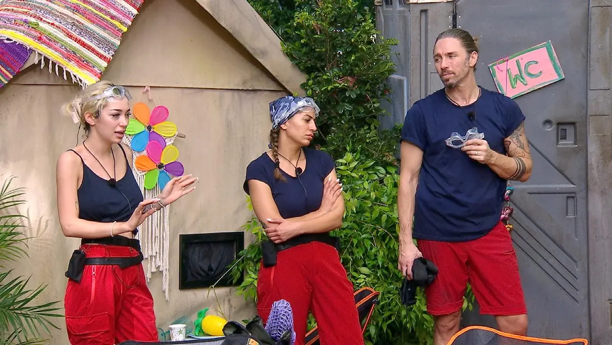 ACHTUNG-SPERRFRIST-FUeR-ALLE-MEDIEN-BIS-ZUM-SHOWENDE-MONTAG-26-JANUAR-2026-22-30-UHR-Ariel-l-moechte-nicht-mit-Eva-Benetatou-und-Gil-Ofarim-zur-Dschungelpruefung-Kotzella-Festival-antreten-Die-Verwendung-des-sendungsbezogenen-Materials-ist-nur-mit-dem-Hinweis-und-Verlinkung-auf-RTL-gestattet