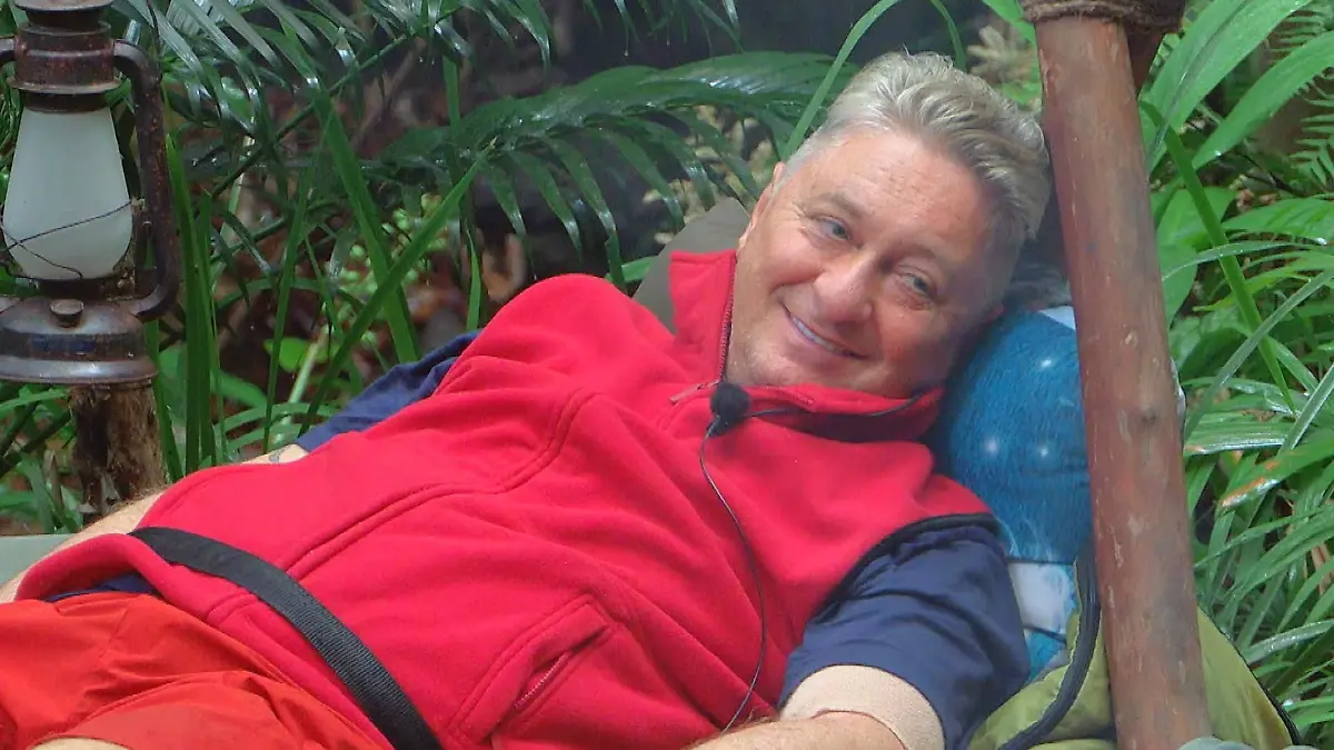 ACHTUNG-SPERRFRIST-FUeR-ALLE-MEDIEN-BIS-ZUM-SHOWENDE-MONTAG-26-JANUAR-2026-22-30-UHR-Hubert-Fella-beobachtet-aus-der-Distanz-das-Gespraech-zwischen-Samira-und-Umut-Die-Verwendung-des-sendungsbezogenen-Materials-ist-nur-mit-dem-Hinweis-und-Verlinkung-auf-RTL-gestattet