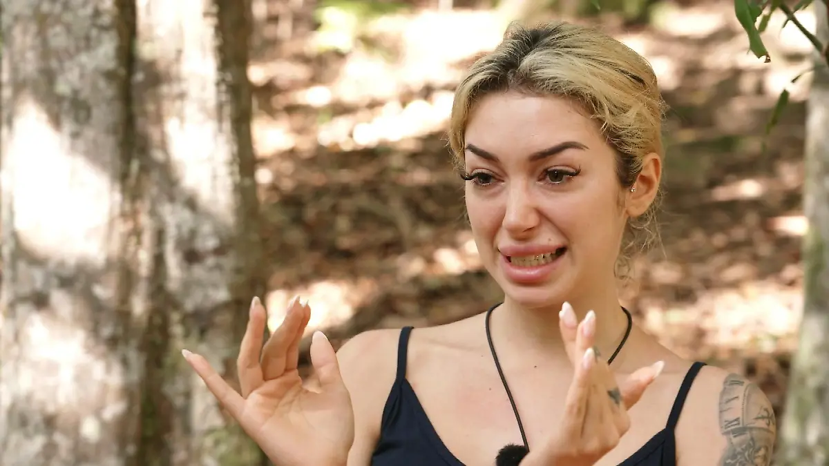 ACHTUNG-SPERRFRIST-FUeR-ALLE-MEDIEN-BIS-ZUM-SHOWENDE-MONTAG-26-JANUAR-2026-22-30-UHR-Auf-dem-Weg-zur-Dschungelpruefung-eskaliert-ein-Streit-zwischen-Ariel-und-Eva-Die-Verwendung-des-sendungsbezogenen-Materials-ist-nur-mit-dem-Hinweis-und-Verlinkung-auf-RTL-gestattet