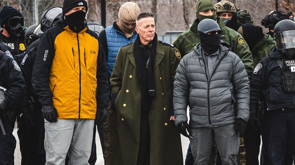 Grenzsch-tzer-mit-SS-Kleidung-Gregory-Bovino-das-ist-Trumps-Mann-f-rs-Grobe