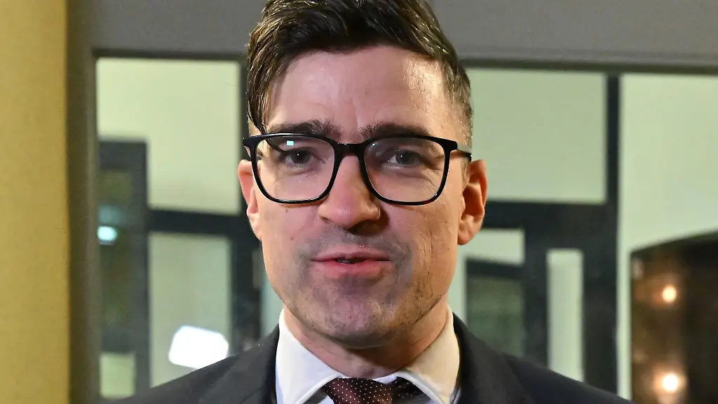 Der-Rechtsextremist-Martin-Sellner-wurde-im-Thueringer-Landtag-von-Vertretern-der-AfD-empfangen
