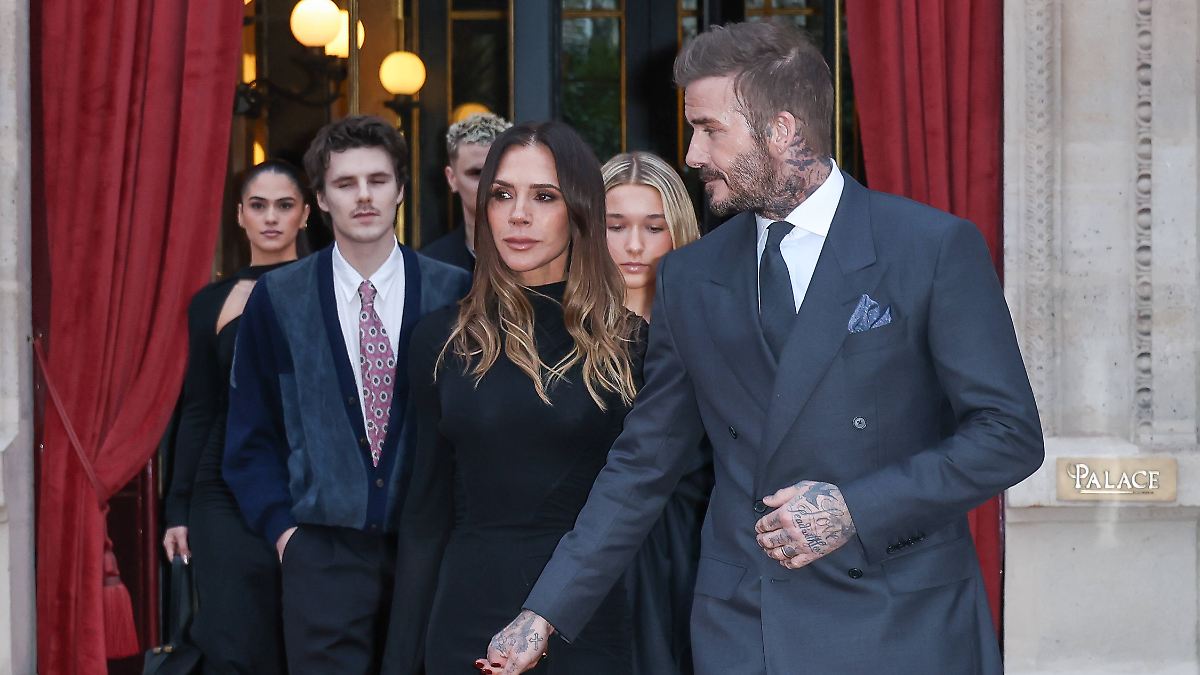 Mit-drei-Kindern-in-Paris-Demonstrativer-Beckham-Auftritt-inmitten-schwerer-Familienkrise