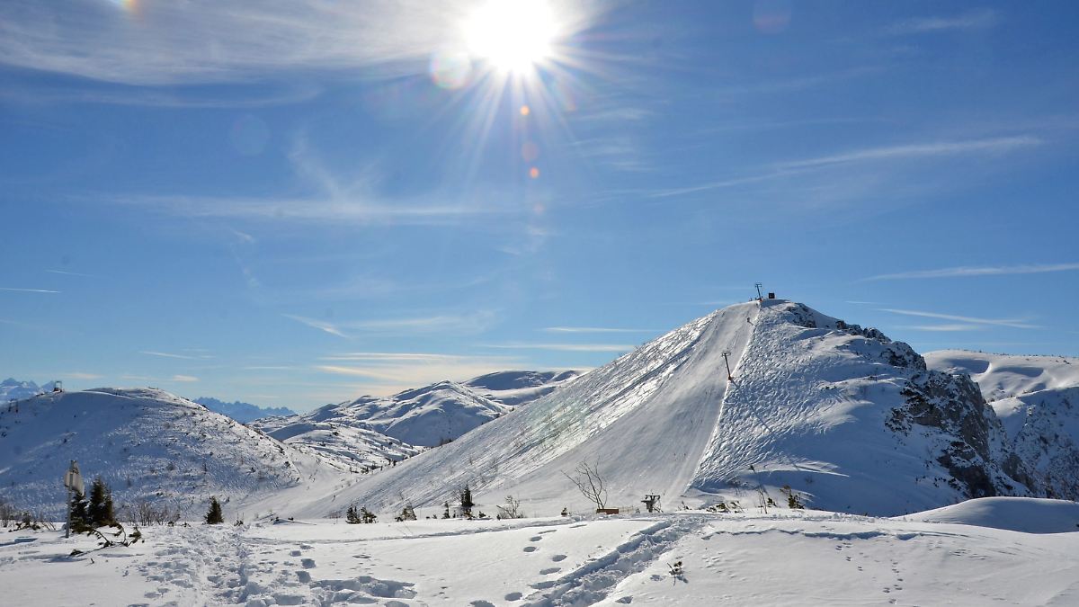 tragisches-ungl-ck-in-sterreich-14-j-hriger-skifahrer-prallt-gegen-felsen-und-stirbt